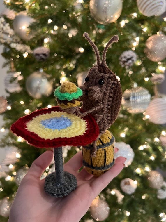 Crochet Roach Eating a Burger PDF Crochet Pattern ONLY Digital Download