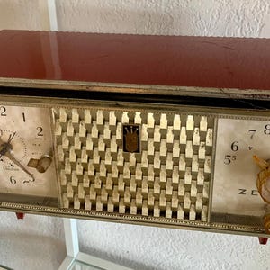Zenith Model C520V &#39;The Saxony&#39; Vacuum Tube AM Clock Radio - Rare Color -Brick Red 1960 - AS IS, Radio Not working, Parts Radio