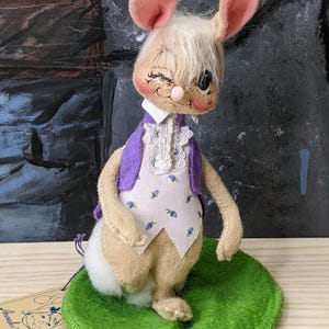 Annalee Spring Easter Bunny Dapper Rabbit Boy Doll Purple Suit Winking Meredith NH 1990 7” tall with tags code #