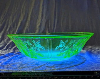 Green Depression Glass Bowl  Uranium Glass Federal Sharon Cabbage Rose 10.5in Glowing UV Light