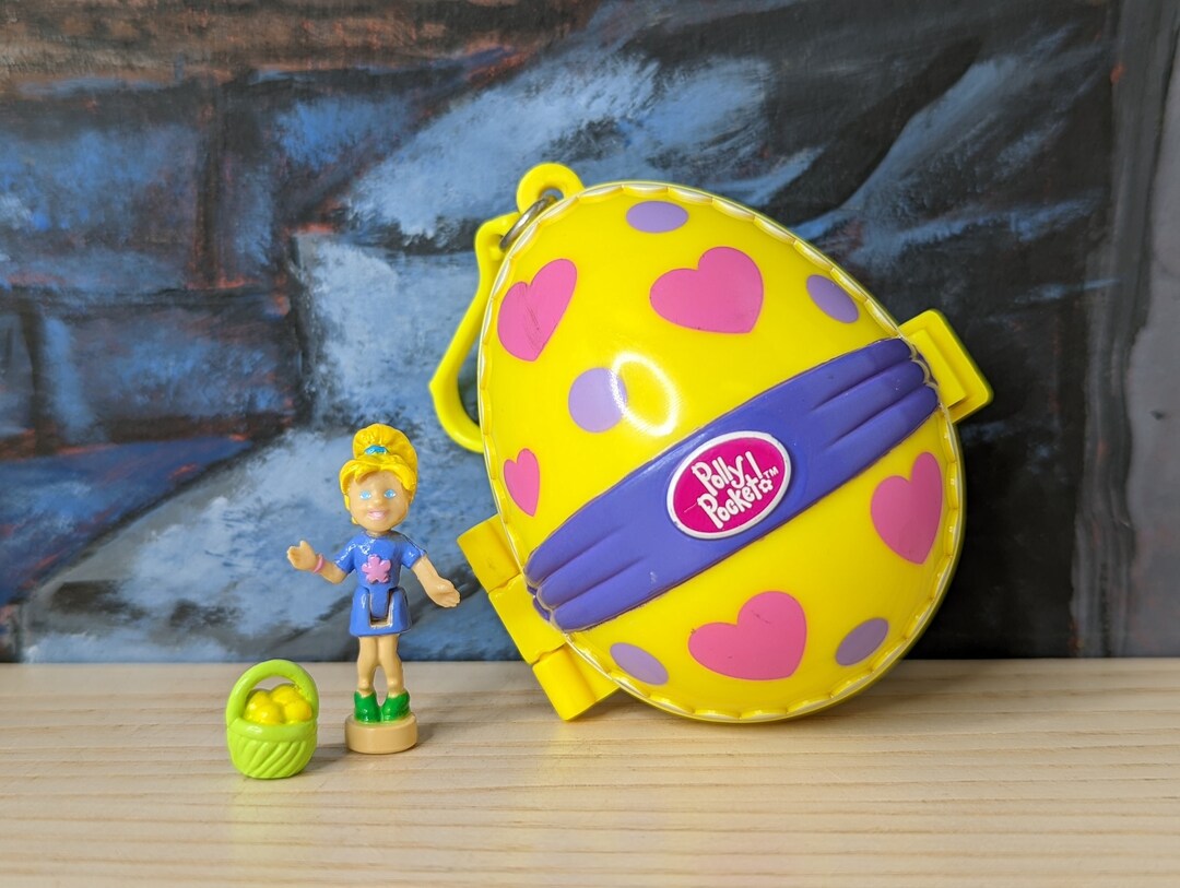 Vintage Polly Pocket Easter Egg Treats Keychain Compact Complete 2001