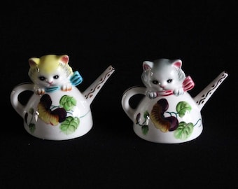 Vintage Miyao Kitties in Pansy Tea Pots Salt and Pepper Shaker Set - Kitten in Teapot - Cat - Animal - Retro Kitchen Decor - S&P Set - Japan