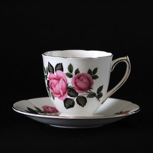 Tasse à thé et soucoupe élisabéthaines à l’os fin chine - Roses roses avec garniture en or - Fabriqué en Angleterre - Remplacements de plateaux de thé