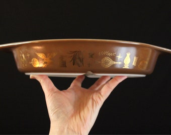 Pyrex Early American Pattern Divided Serving/Casserole Dish - Brown with Gold - Corning - Early Canadian