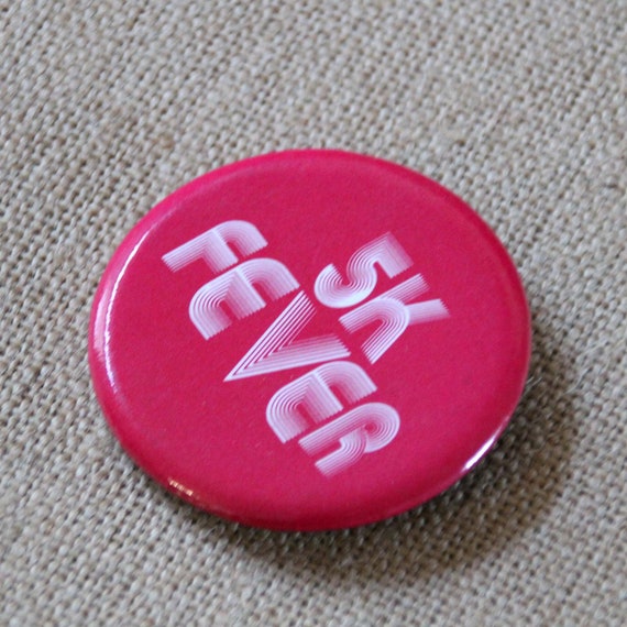 5K Fever - Vintage Button - Vintage Novelty Pin -… - image 8