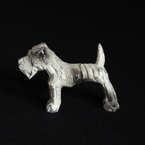 Statuetta per cani in metallo fuso vintage - Schnauzer - Airedale - Terrier - Piccola statua da collezione - Cartolina - Cubista - Art Deco - Ghisa