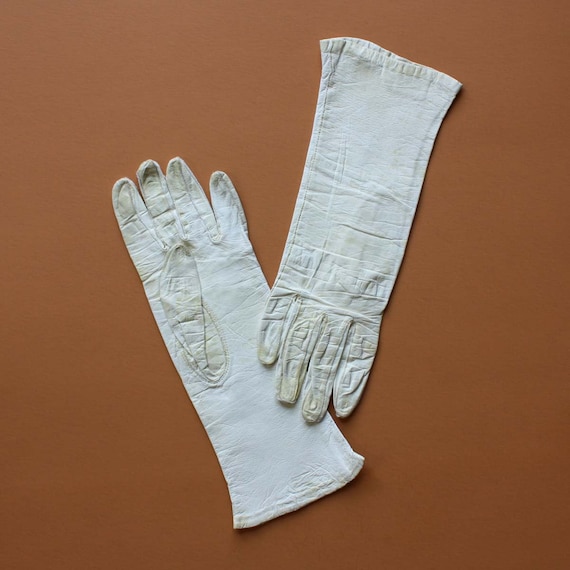 Vintage Lanolav Leather Gloves in Cream - Size 6.5 - image 1