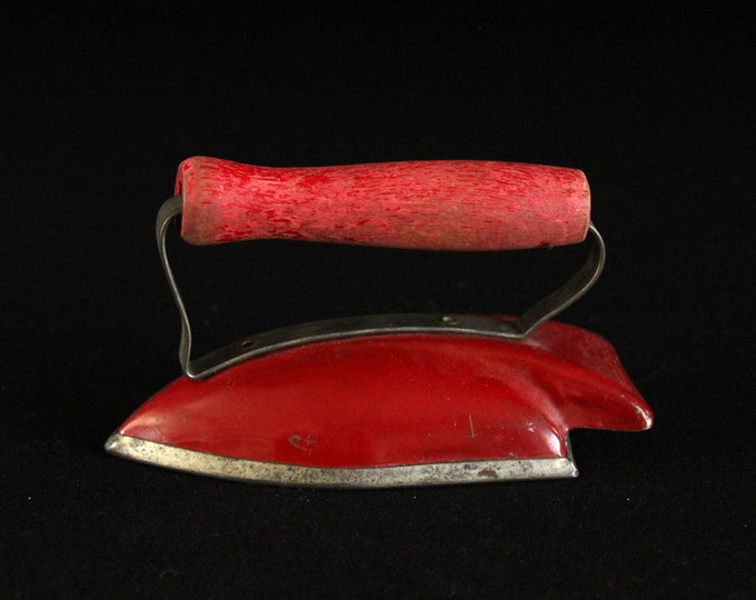 Vintage Sunny Suzy Toy Iron Child Size Clothing Iron Wolverine Supply