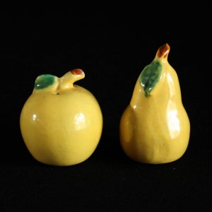 Apple and Pear Salt and Pepper Shakers - Vintage Salt and Pepper Shaker Set - Fruit - Food - Ceramic - Yellow