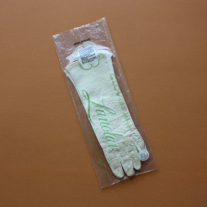Vintage Lanolav Leather Gloves in Cream Size 6.5 image 4