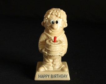 R&W Berries "Happy Birthday" Collectible Figurine - Sillisculpts Resin Statue - 1970 - Wallace and Russ - Kitsch Gift - Retro