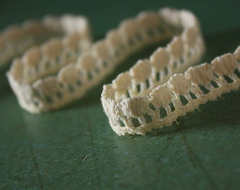 10 Yards of Vintage Lace in Cream 0.3 Inches Wide