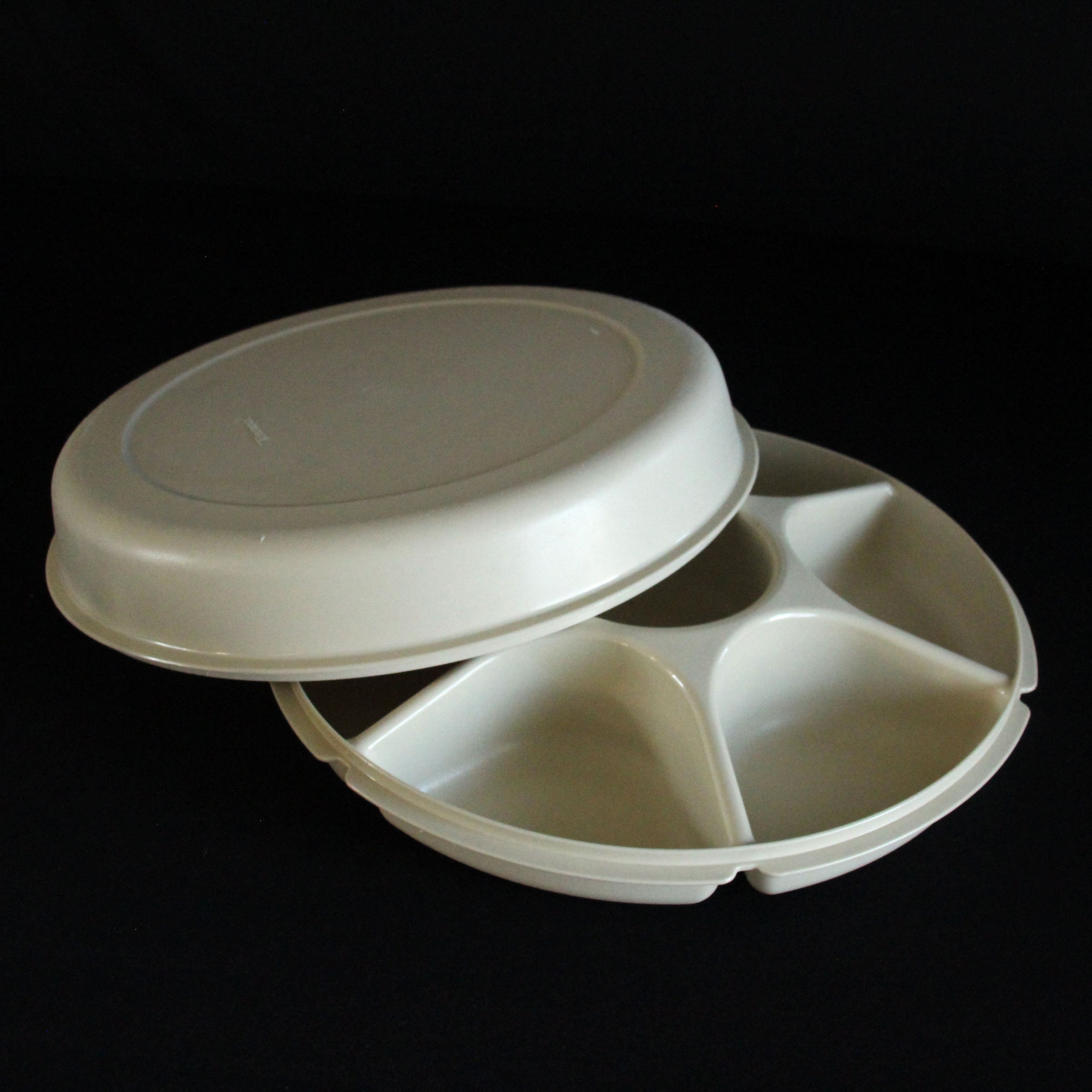 Tupperware Divided Veggie Tray & Dip Keeper - household items - by