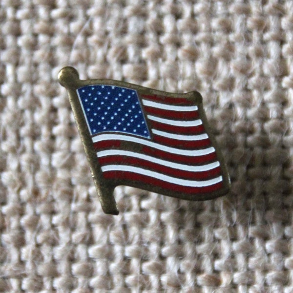 American Flag Pin - Vintage Novelty Pin - Lapel Pin - Collectible - Patriotic - Fourth of July - United States of America