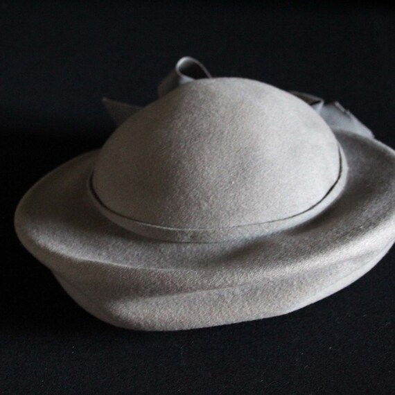 Vintage Merrimac Merfelt Doeskin Wool Felt Hat in Grey Vintage Merrimac Merfelt Doeskin Wool Felt Hat in Grey