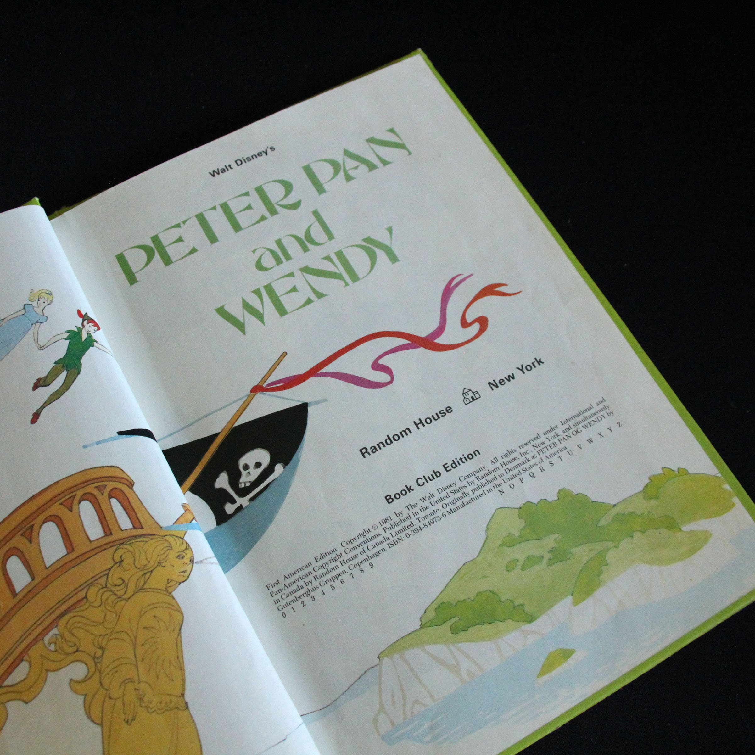 Peter Pan and Wendy (Chrysalis Children&#39;s Classics Series) [洋書] Peter Pan and Peter Pan and Wendy , Two Little Golden Books