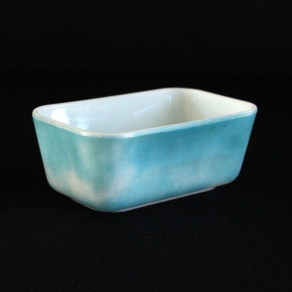 Pyrex Medium Primary Blue Refrigerator Dish 502-B - Solid Color