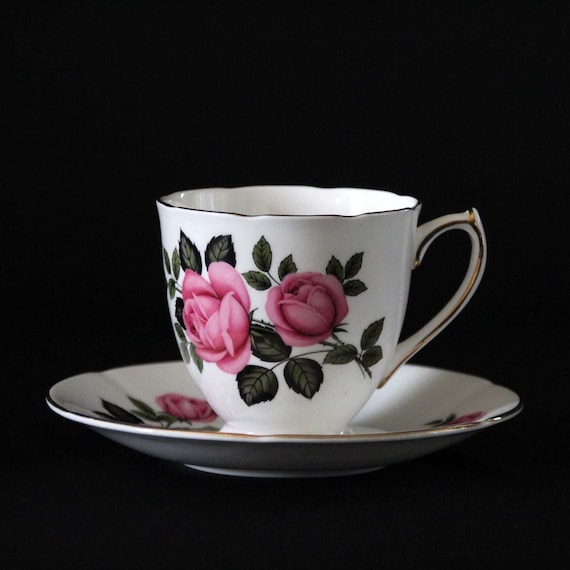 Elisabethan Rose セット Elizabethan Fine Bone China Tea Cup and Saucer - Pink Roses With