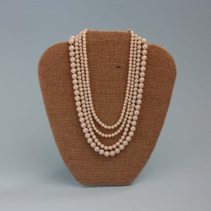 Collar de perlas sintéticas de cuatro hilos - joyería de traje vintage