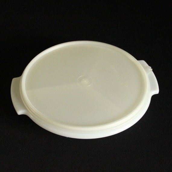 Tupperware replacement lid Y 229 size 8 1/8 inches