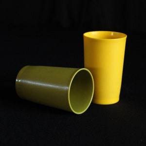 Tupperware Stackable Tumblers in Yellow & Olive Green - Set of 2 Cups - 12 oz - Child Size - Juice Glass - Drink Cups - 1320 - Retro Kitchen