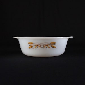 Naczynie żaroodporne Fire King Wheat Round Casserole Dish - Anchor Hocking Ovenproof Baking Dish 450 - Made in USA - Retro Kitchen - Cake Form - 2 Quart