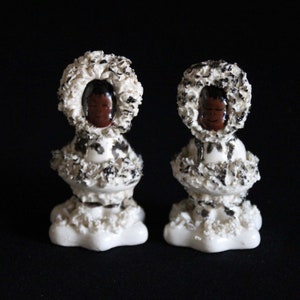 Vintage Eskimo Salt and Pepper Shaker Set - Retro Kitchen Decor - S&P Set - Inuit - Alaska Souvenir - Fur Trimmed Coats - Spaghetti Trim
