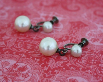 Faux Pearl Bungelen Schroef op oorbellen - Vintage kostuum sieraden