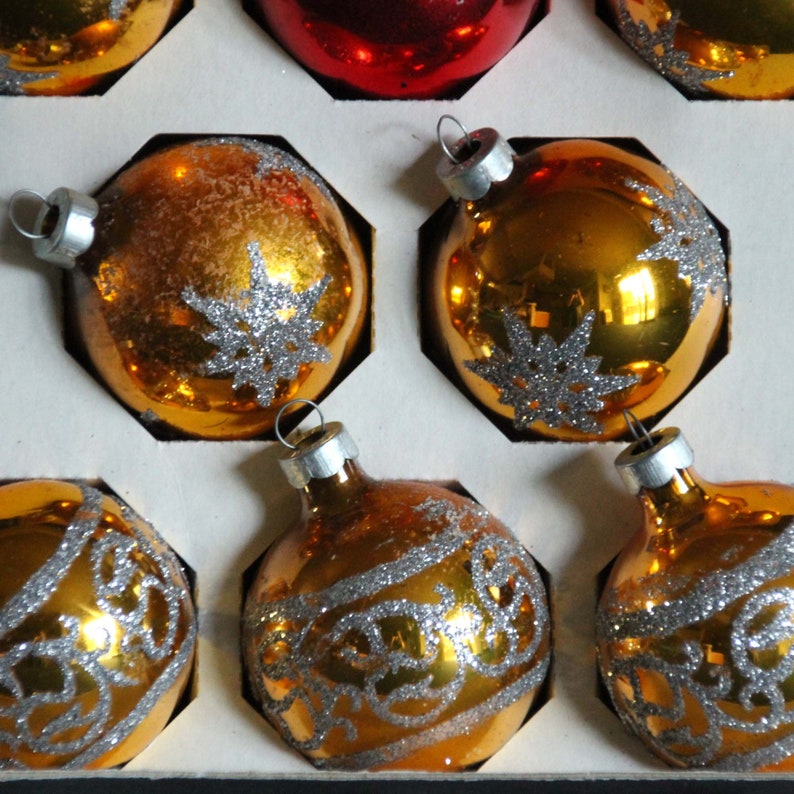 Stenciled Mica Designs Retro Holiday Decorations Set of 8 Mercury Glass Ball Ornaments Rauch Glass Christmas Tree Ornaments in Box