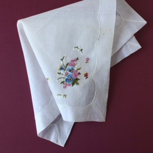 Vintage Desco Handkerchief with Embroidered Pansy Bouquet - 100% Cotton - Made in Austria - Floral Design - Colorful Flowers
