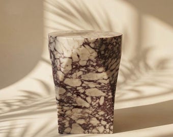 Handgjort turkiskt sidobord i Calacatta-viola i slipad marmor | Modern avsmalnande | 40 cm diameter x 46 cm höjd