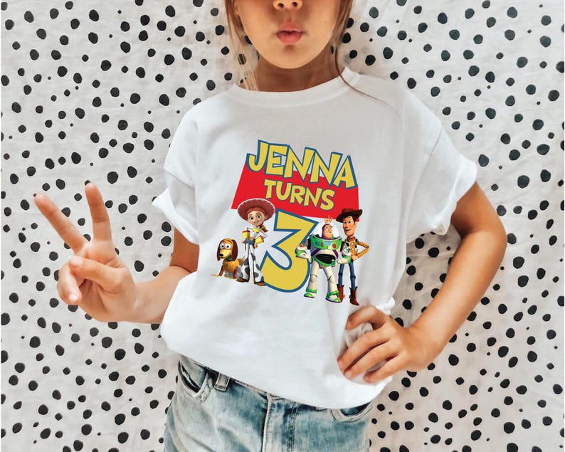 a young girl wearing a t - shirt with the name jenny torns on it