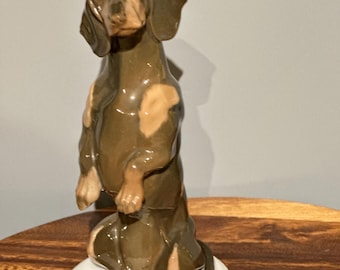 Rzadka porcelanowa figurka jamnika marki Rosenthal z Niemiec