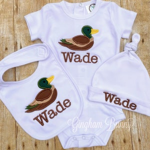 Conjunto Mallard para recién nacido, 3 piezas: body, babero y gorro. Regalo para baby shower, regalo para el alta del hospital, regalo de Navidad.