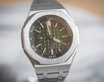 Casio Bespoke G-Shock GA-2100 Caixa de aço inoxidável com modificação completa do mostrador do relógio verde