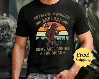 No todos los que vagan están perdidos. Camiseta divertida de disc golf con diseño vintage de Sasquatch.