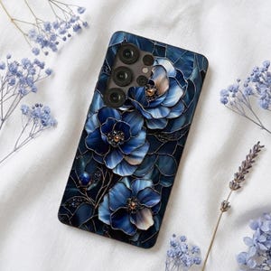 Capa para celular com estampa de vitral de rosa azul | Capa MagSafe floral gótica | iPhone 17-13 Pro Max, Samsung Galaxy, Google Pixel