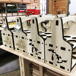 木製ビールトート | パーソナライズされたビールホルダー | ビールキャリア | ビールトート | ボトルキャディ | 6 パックホルダー | 6 パックホルダー | 6 パッカー