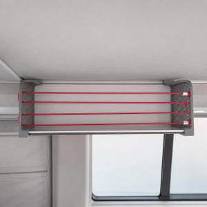 VW California Deckenregal für T5, T5.1, T6 und T6.1 im Camper-Innenraum. Dachablage mit grauen Seitenteilen, roten Gummibändern und Aluminiumstange, montiert an der seitlichen Dachschiene für zusätzlichen Stauraum.