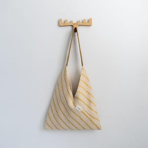 Bolso de mano hobo holgado estilo origami, bolso de pana a rayas, bolso tote triangular, bolso de hombro de moda coreana cosido a mano.