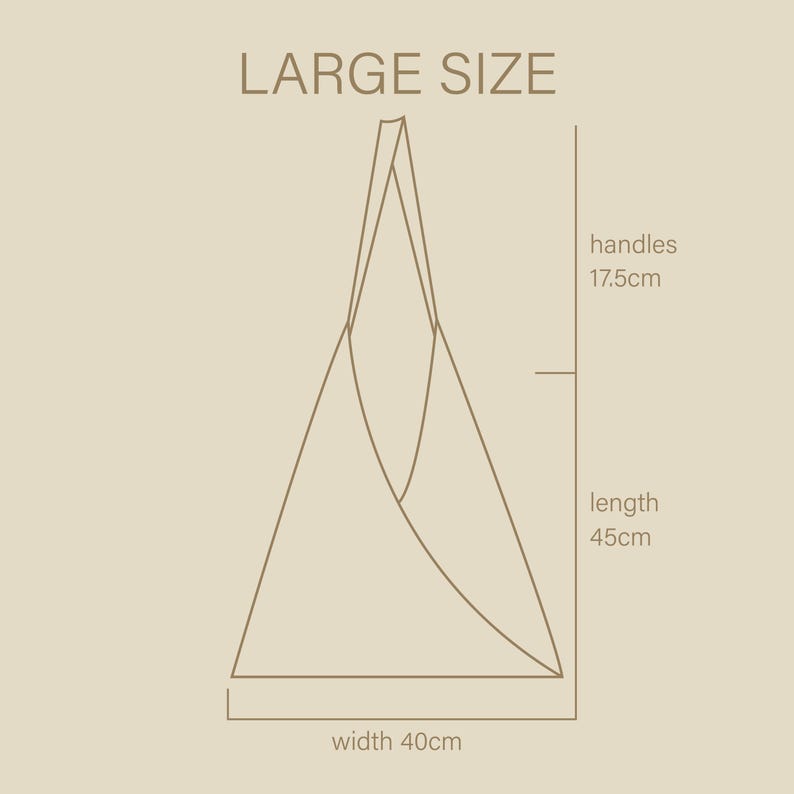 Puede incluir: Un diagrama de un bolso tote de gran tama&ntilde;o en un color neutro. Las dimensiones del bolso est&aacute;n etiquetadas: asas 17,5 cm, largo 45 cm y ancho 40 cm. El texto "LARGE SIZE" est&aacute; en la parte superior. El dise&ntilde;o del bolso es de forma triangular simple.