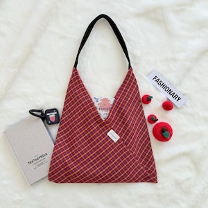 Handgjord minimalistisk triangelväska, lätt estetisk axelväska, bomullsbokväska för kvinnor