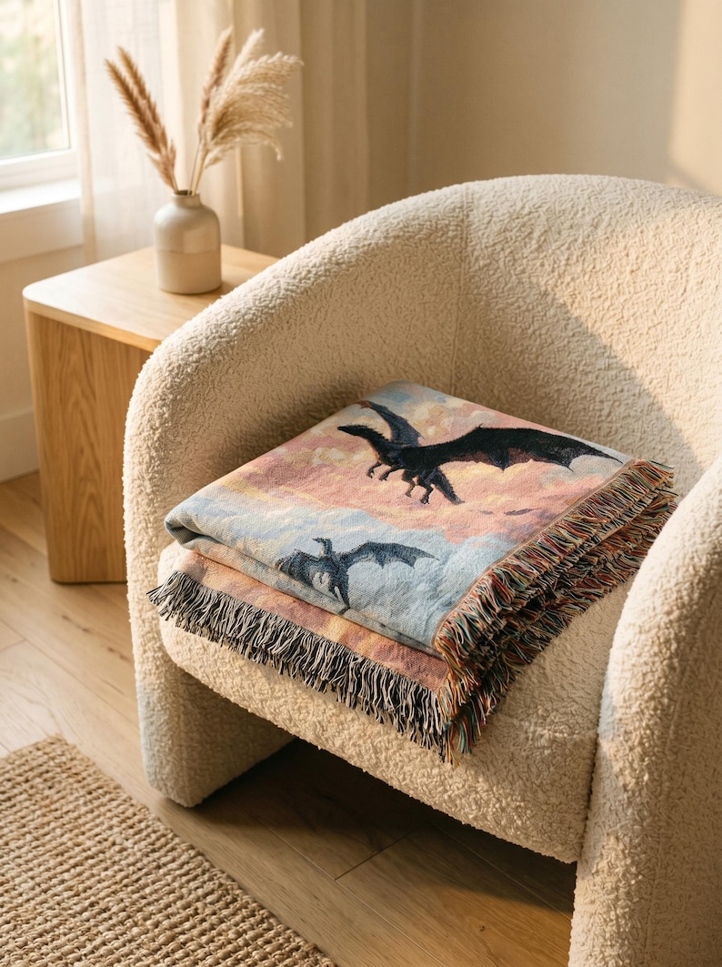 Fourth Wing Dragon Woven Blanket | Tairn Tapestry Throw for Book Lover | Bookish Gift for Her | Rebecca Yarros Fantasy Decor | Cozy Reading afbeelding 3