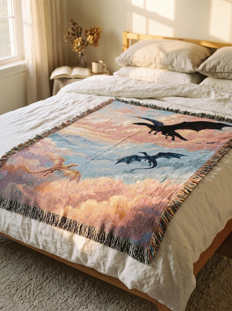 Fourth Wing Dragon Woven Blanket | Tairn Tapestry Throw for Book Lover | Bookish Gift for Her | Rebecca Yarros Fantasy Decor | Cozy Reading afbeelding 1