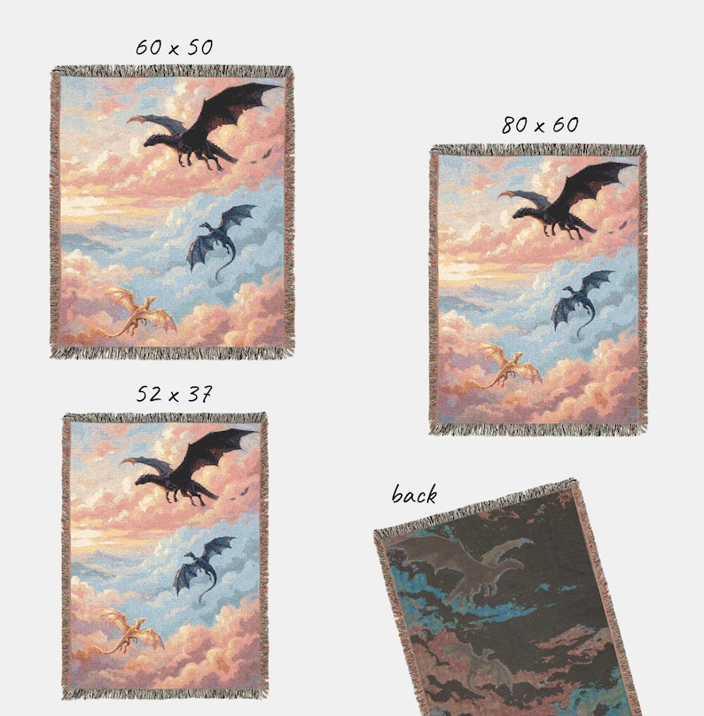 Op de afbeelding: Geweven sprei met een fantasie drakenontwerp. De dekens tonen draken in vlucht tegen een achtergrond van wolken en een zonsonderganghemel. Maten zijn 152 x 127 cm, 203 x 152 cm en 132 x 94 cm.