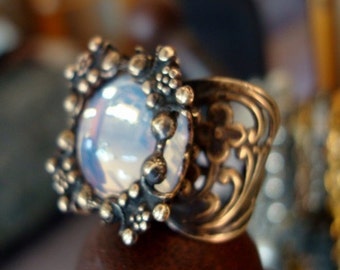 Lovely Gazing Dinner Ring, Vintage Glass Jewel, Victorian Memories Collection