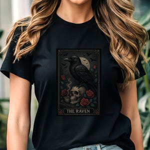 Camiseta de cuervo, estilo vintage, con cartas del tarot, gótica, de bruja, mística, de manga corta con estética oscura.