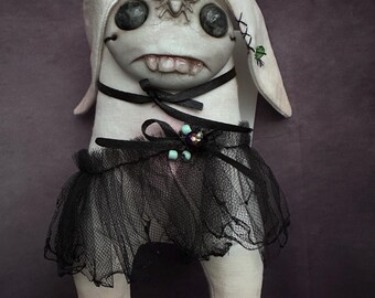 Creepy Cute Monster Keychain – Handmade Gothic Plush – Upcycled Soft Toy – Spooky Gift – One of a Kind