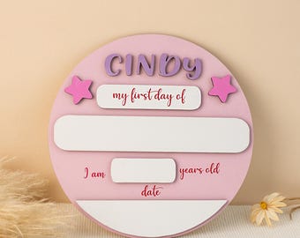 Gepersonaliseerd bord eerste schooldag, terug naar school bord, bord eerste schooldag kleuterschool, bord eerste en laatste dag schoolbord foto prop