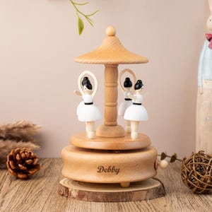 Carrusel musical de madera personalizado, caja de música de reliquia personalizada, regalo de recuerdo grabado, baby shower, nueva mamá, niña, regalos de Navidad
